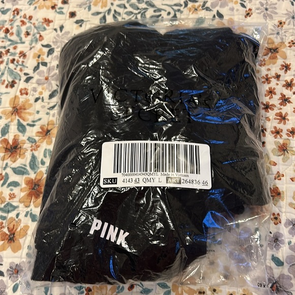 NWT Victoria’s Secret/Pink fleece shorts. - Picture 5 of 7